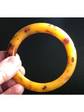 Vintage Carved Marbled Butterscotch Bakelite Bangle Bracelet Catalin